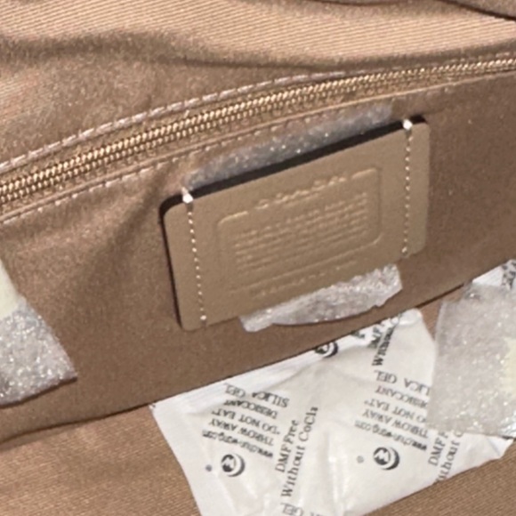 Coach convertible PACE bag W/Beachball bag charm - Picture 12 of 13